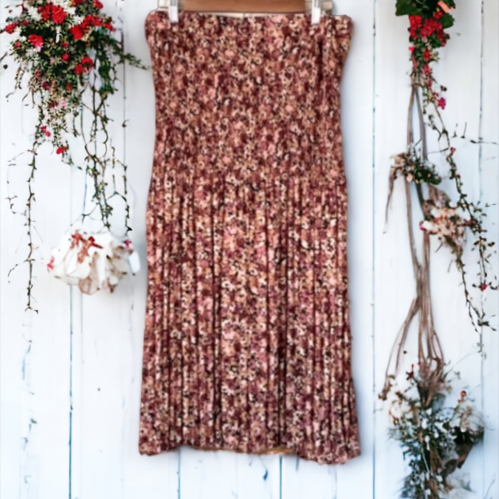 Black Tape Floral Pleated Skirt